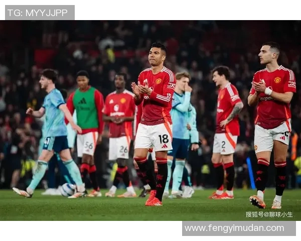 皇家社会前锋染红离场，球迷怒斥裁判助红魔赢球