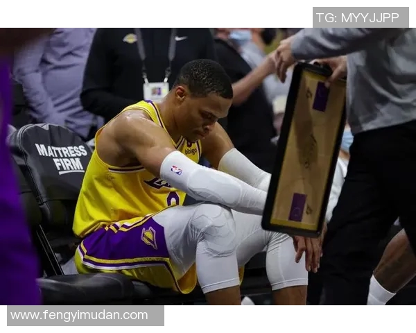 罗素威斯布鲁克荣膺本赛季MVP殊荣