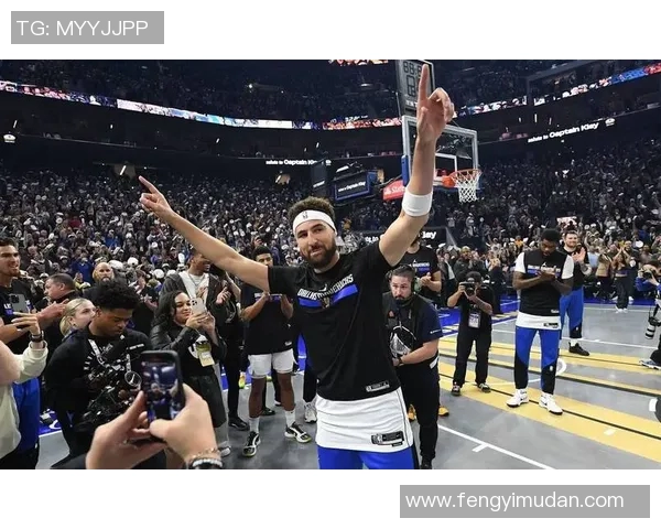 库里与汤普森默契配合,勇士队再次成为总冠军热门 库里与汤普森默契配合,勇士队再次成为总冠军热门